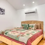 #2 Cottage Like Suite With Private Hot Tub